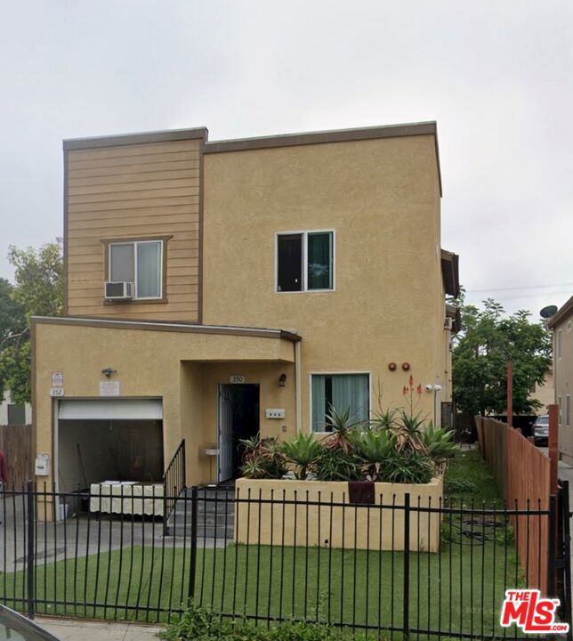 350 E 105th Street, Los Angeles, CA 90003 — photo 1