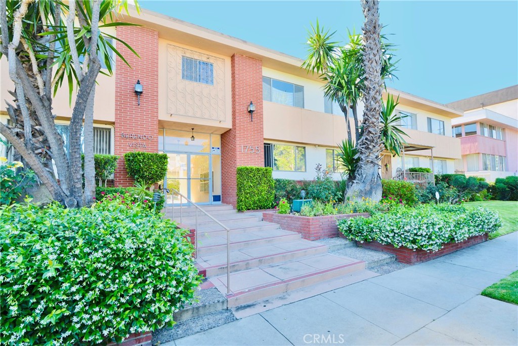 1755 N Berendo 28, Los Angeles, CA 90027 — photo 1