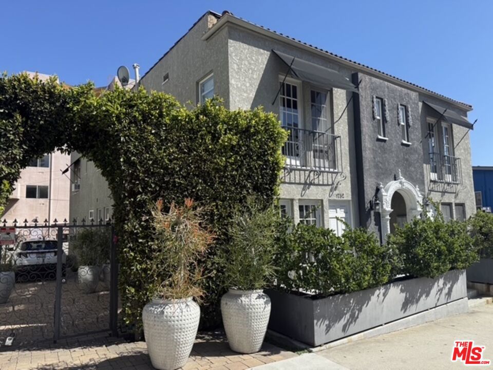 1750 N La Brea Avenue, Los Angeles, CA 90046 — photo 1