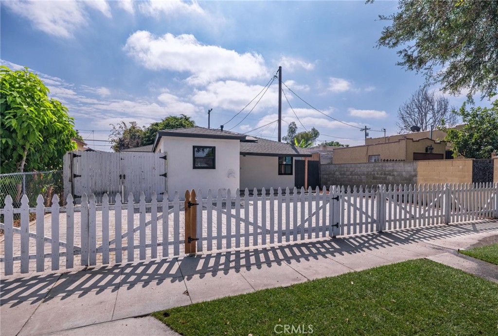 5910 Walnut Ave, Long Beach, CA 90805 — photo 1