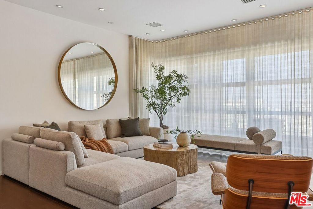 1645 N Vine Street 911, Los Angeles, CA 90028 — photo 1