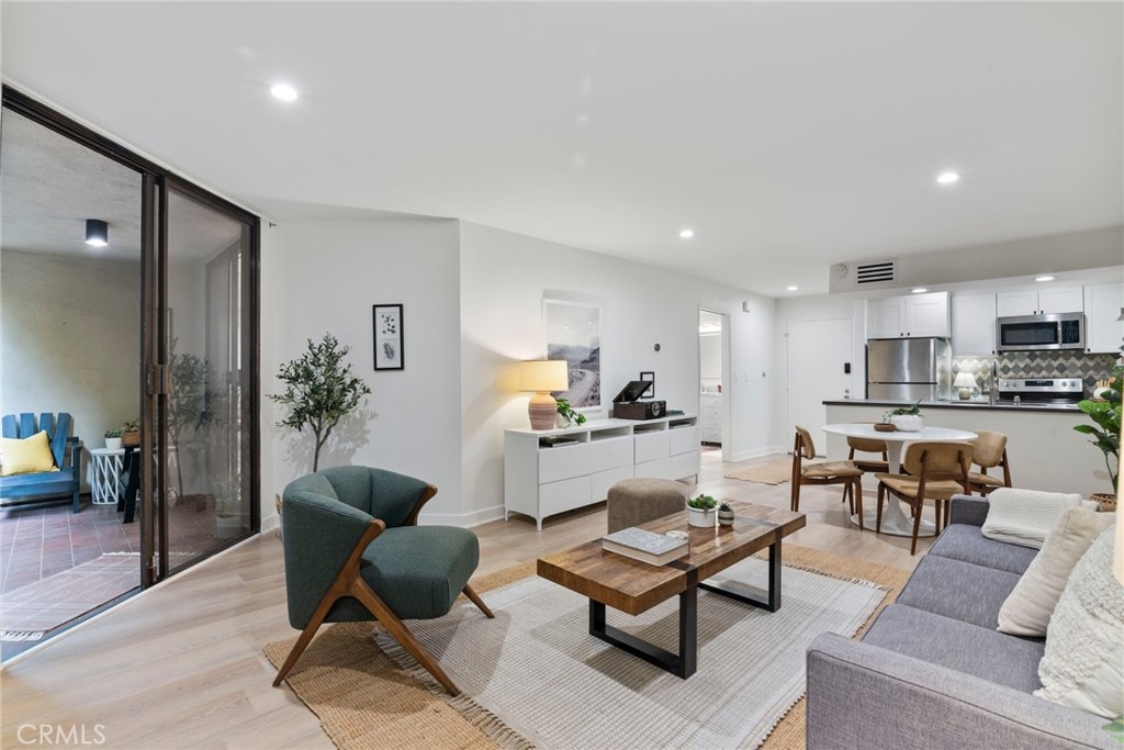 750 N Kings Road 111, West Hollywood, CA 90069 — photo 1
