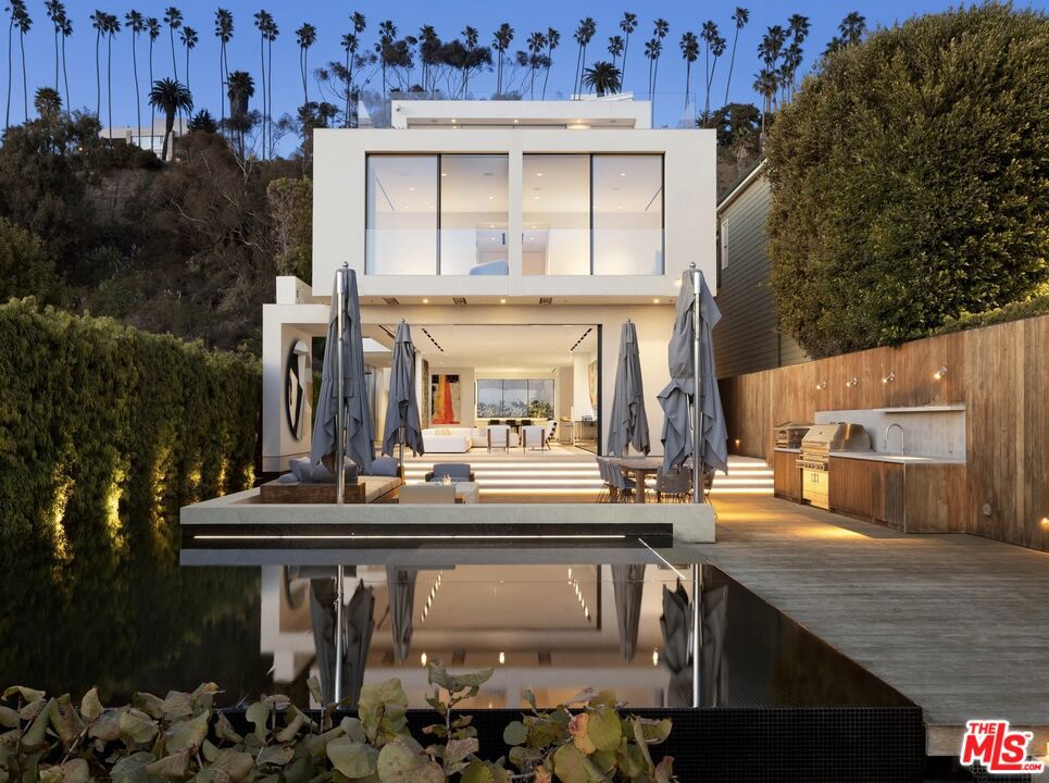 547 Palisades Beach Road, Santa Monica, CA 90402 — photo 1