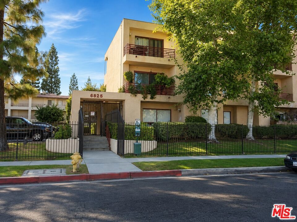 6825 Alabama Avenue 311, Canoga Park, CA 91303 — photo 1