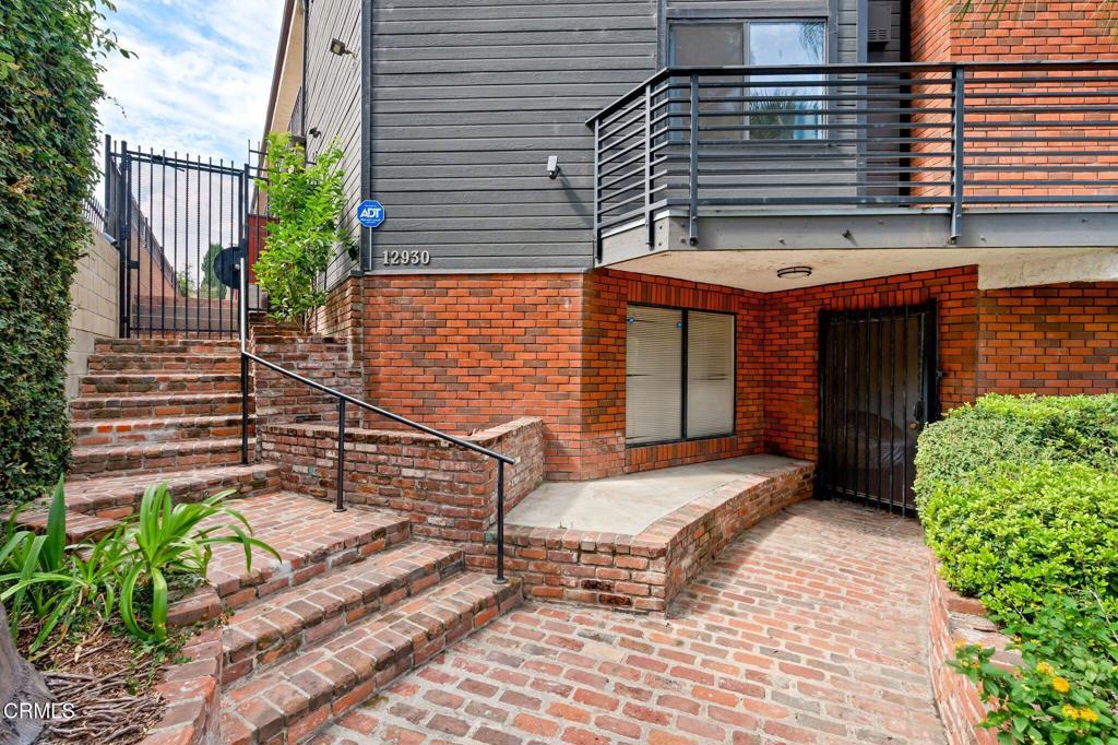 12930 Valleyheart 1, Los Angeles, CA 91604 — photo 1