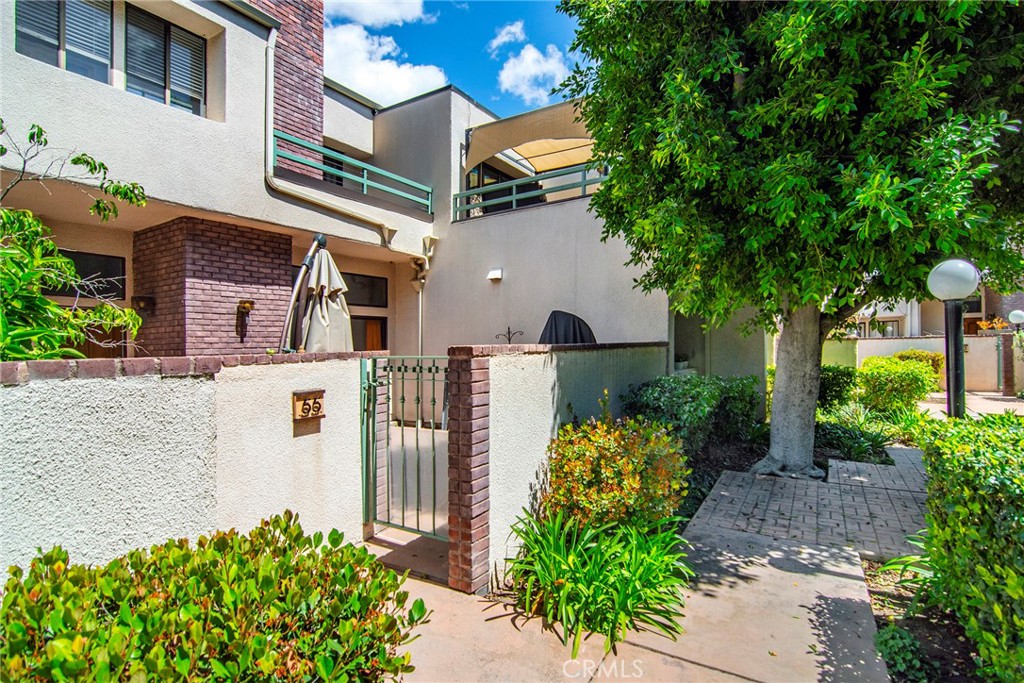18739 Hatteras Street 55, Tarzana, CA 91356 — photo 1