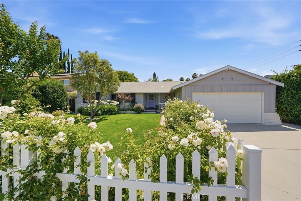 6530 Gaviota Avenue, Lake Balboa, CA 91406 — photo 1