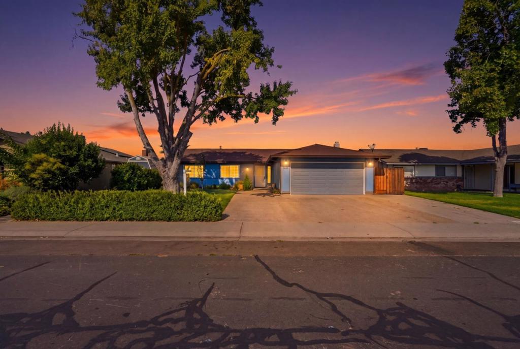 865 Locust Avenue, Manteca, CA 95337 — photo 1
