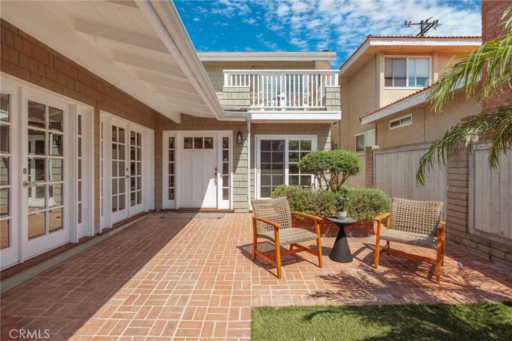 3504 N Poinsettia Avenue, Manhattan Beach, CA 90266 — photo 1
