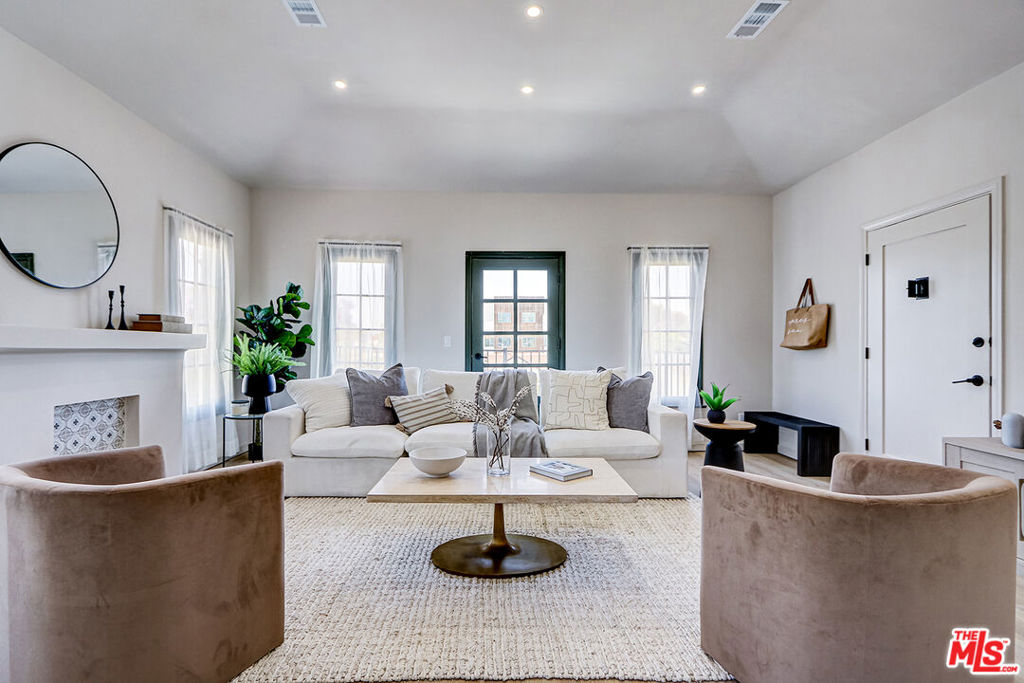 1801 1/2 S Sycamore Avenue, Los Angeles, CA 90019 — photo 1