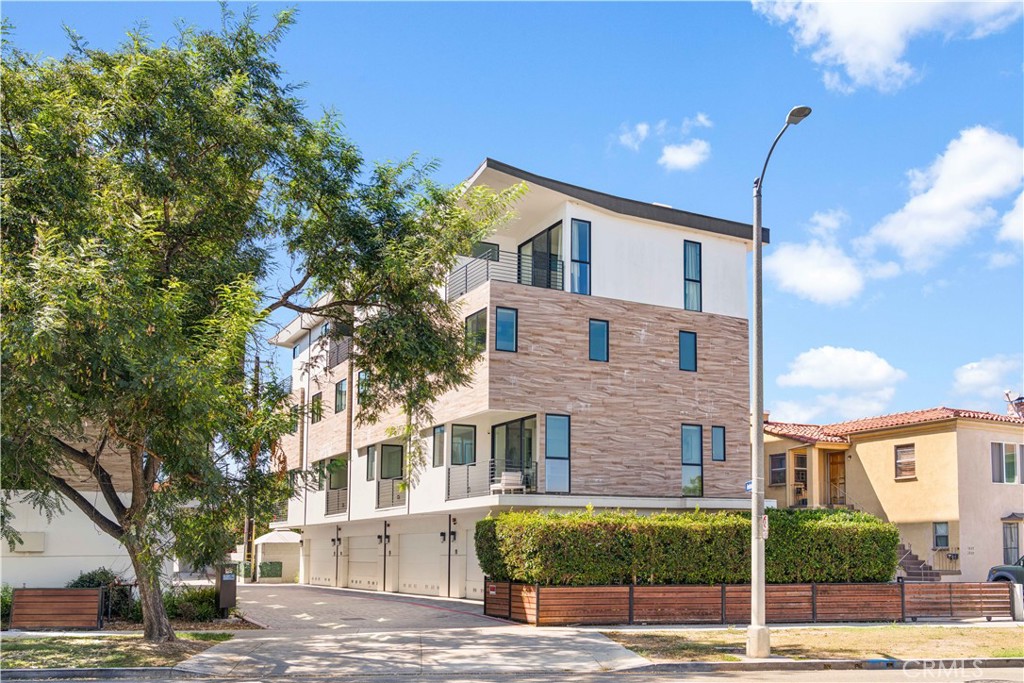 5151 W Redondo Court, Los Angeles, CA 90019 — photo 1