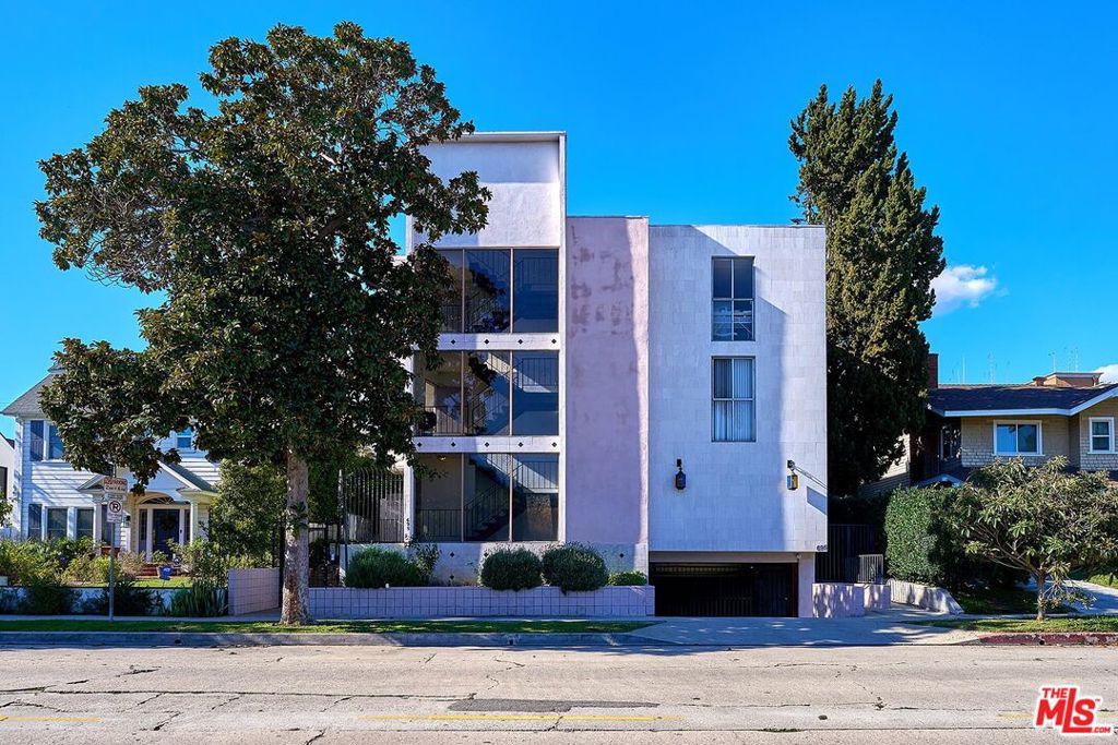 695 S Norton Avenue, Los Angeles, CA 90005 — photo 1