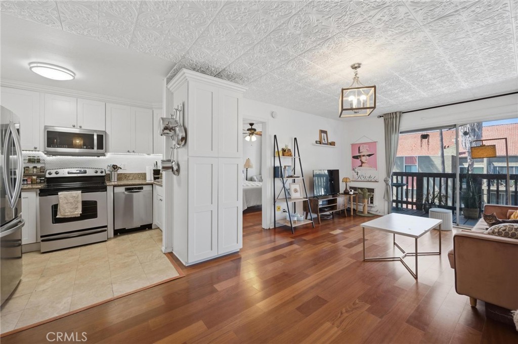 525 S Ardmore Avenue 320, Los Angeles, CA 90020 — photo 1