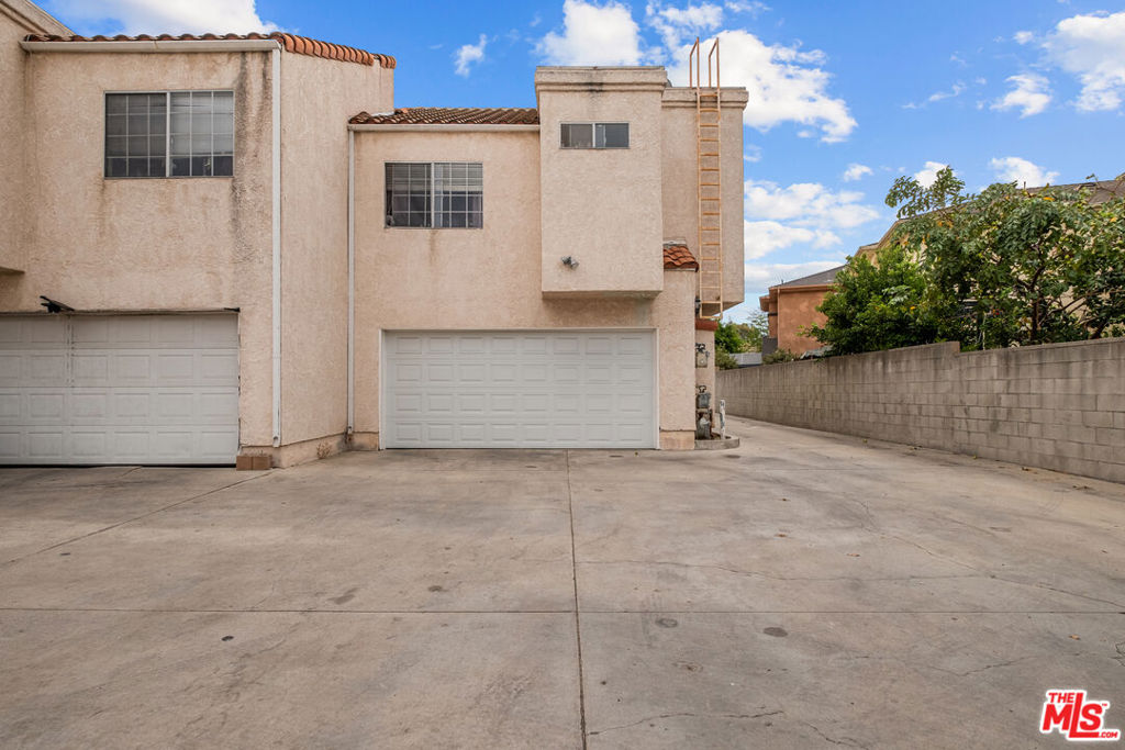 14422 Terra Bella Street A, Los Angeles, CA 91402 — photo 1