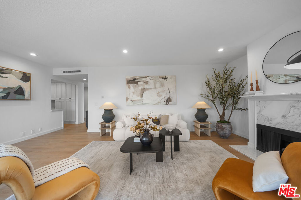 4477 Wilshire Boulevard 308, Los Angeles, CA 90010 — photo 1