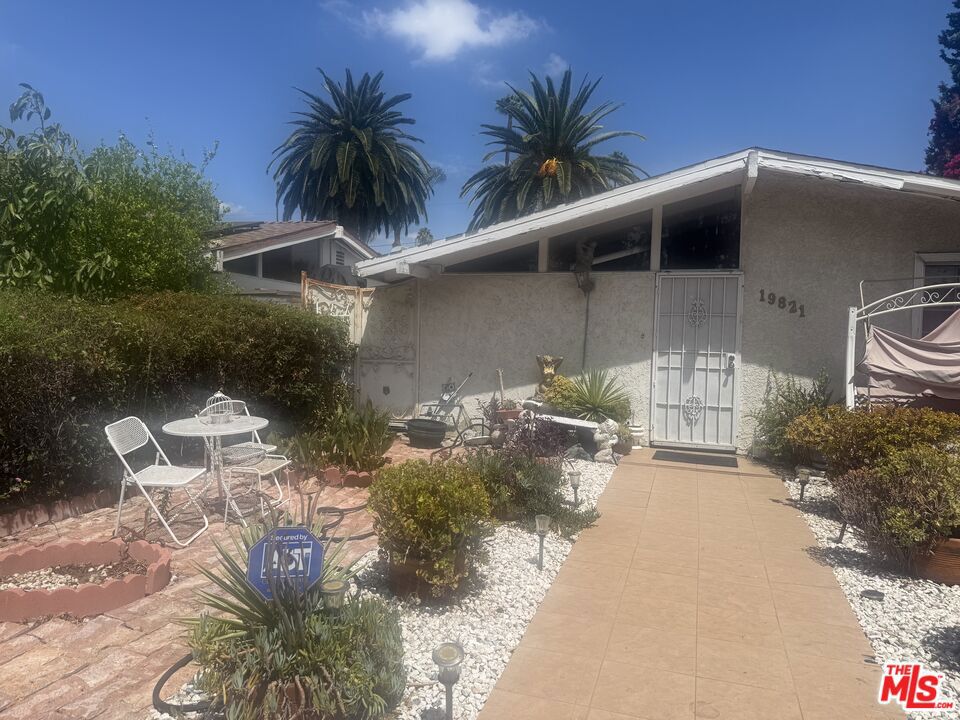 19821 Victory Boulevard, Los Angeles, CA 91367 — photo 1