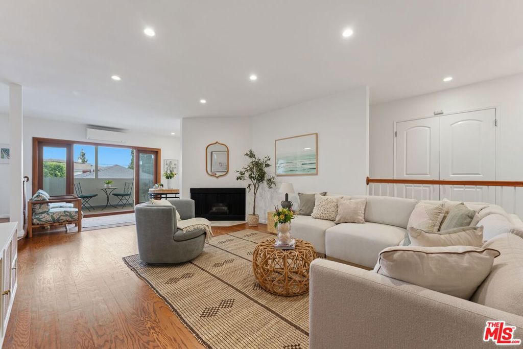 944 17th Street 6, Santa Monica, CA 90403 — photo 1