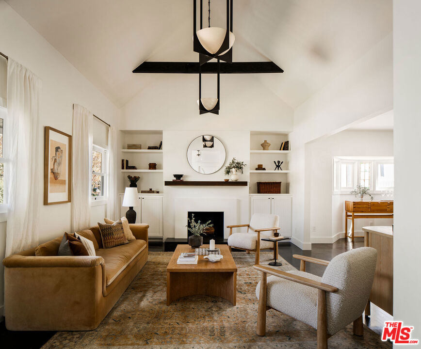 1012 S Longwood Avenue, Los Angeles, CA 90019 — photo 1