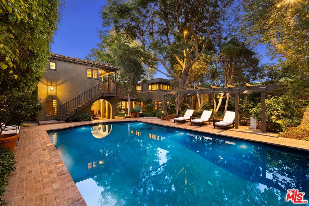 159 N Cliffwood Avenue, Los Angeles, CA 90049 — photo 1