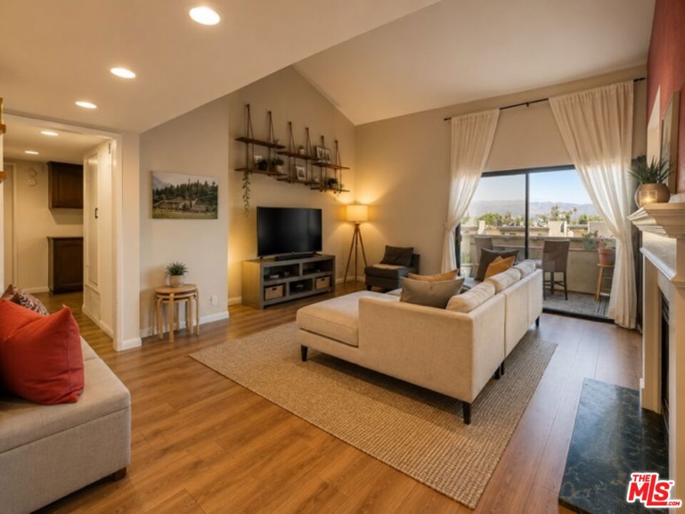 7625 Reseda Boulevard 305, Los Angeles, CA 91335 — photo 1