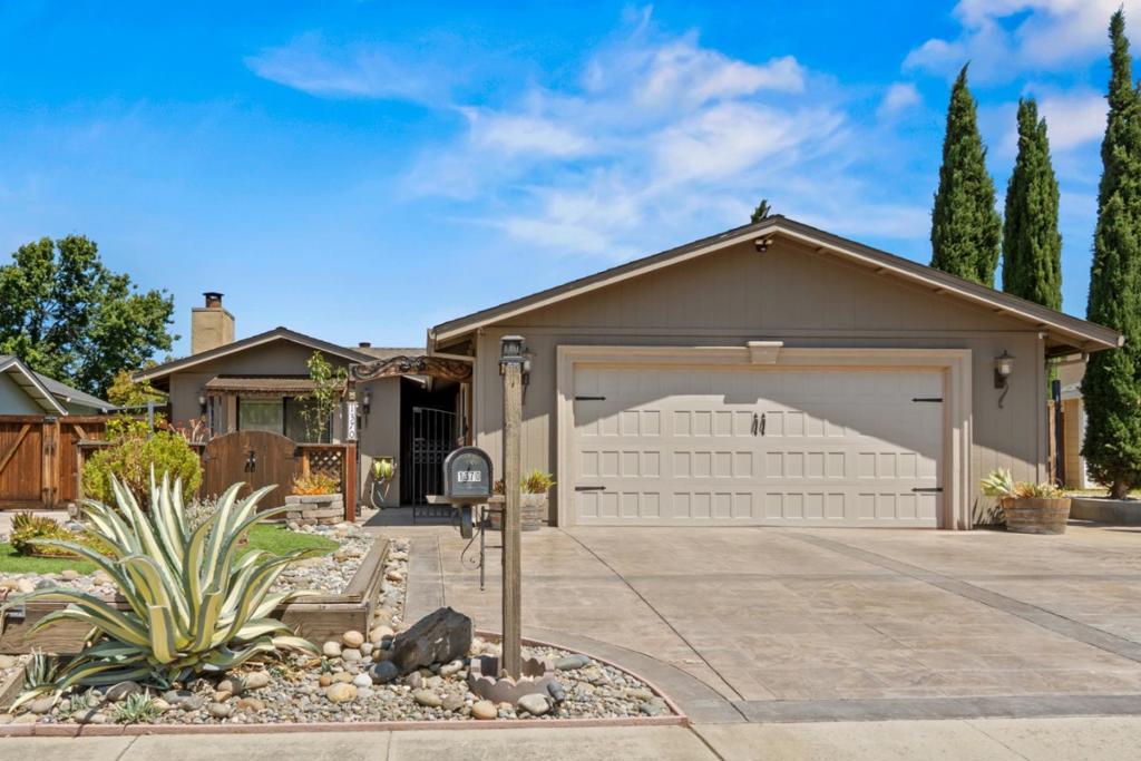 1370 Matador Drive, Hollister, CA 95023 — photo 1