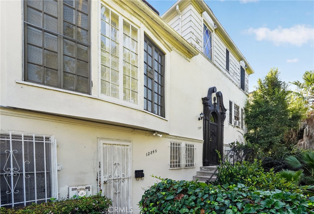 1280 S Beverly Glen, Los Angeles, CA 90024 — photo 1