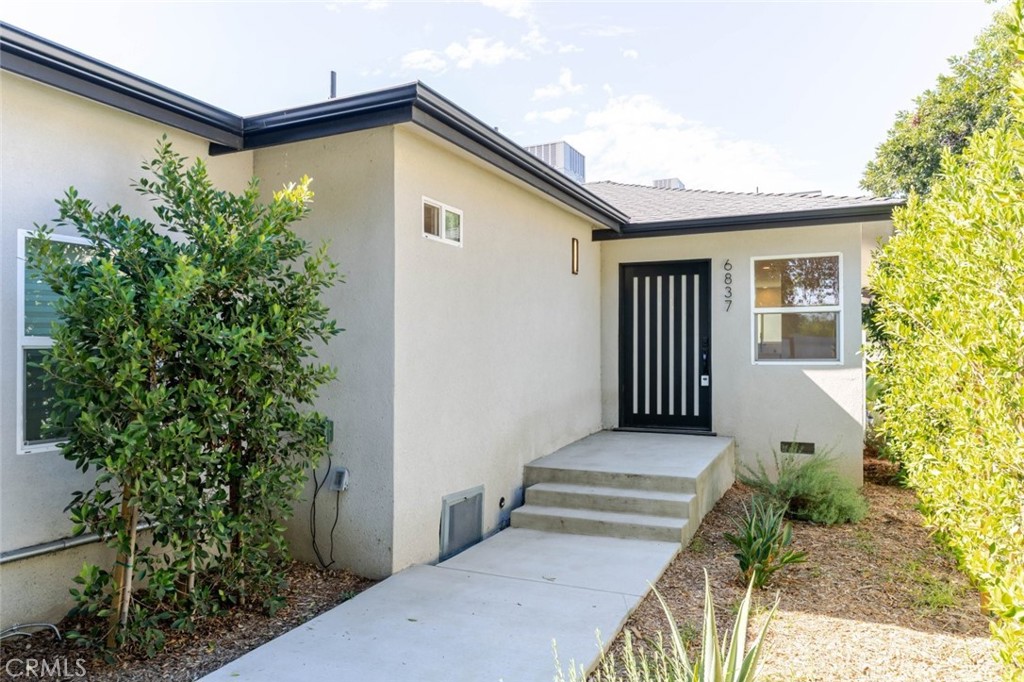 6837 Yolanda Avenue, Reseda, CA 91335 — photo 1