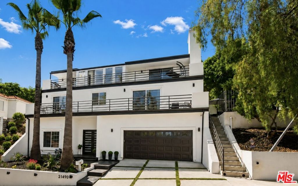 21490 Arcos Drive, Woodland Hills, CA 91364 — photo 1