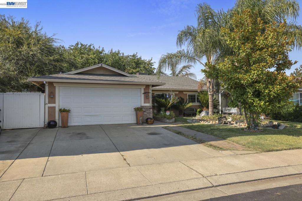 1427 Snyder St, Manteca, CA 95336 — photo 1