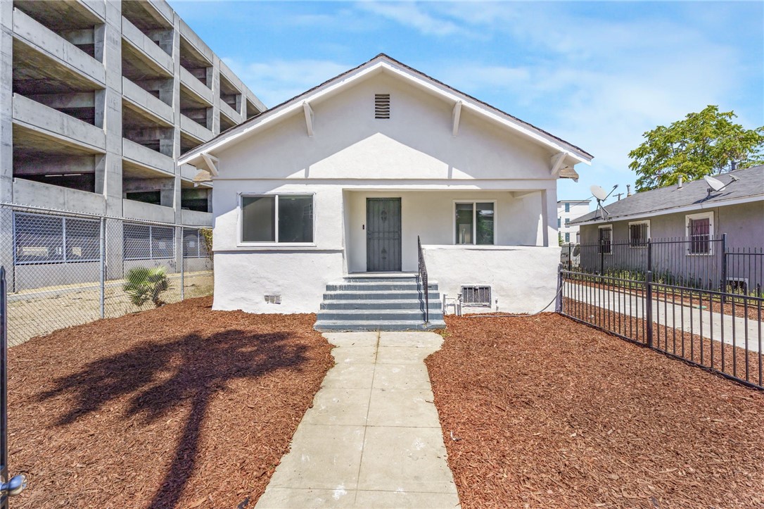 925 W 84th, Los Angeles, CA 90044 — photo 1