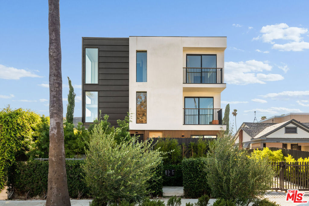 923 N Mariposa Avenue, Los Angeles, CA 90029 — photo 1