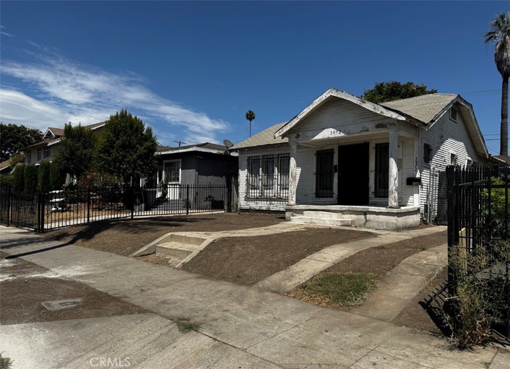 3972 S Hobart, Los Angeles, CA 90062 — photo 1