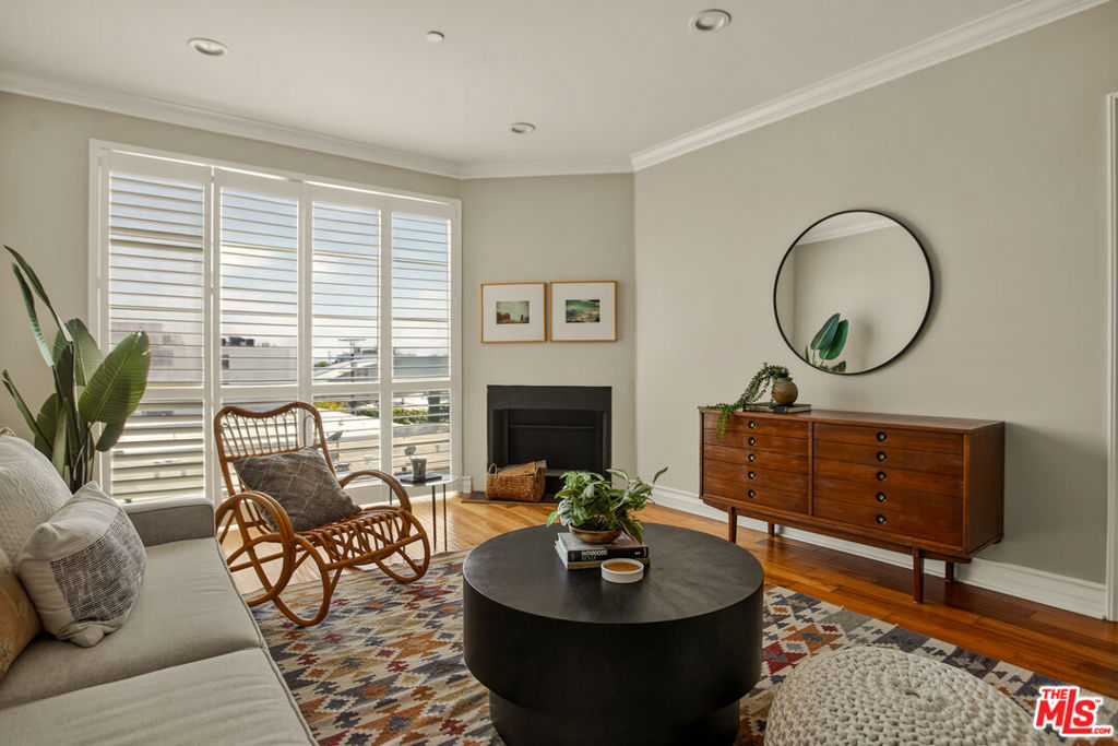 837 N Hudson Avenue 402, Los Angeles, CA 90038 — photo 1
