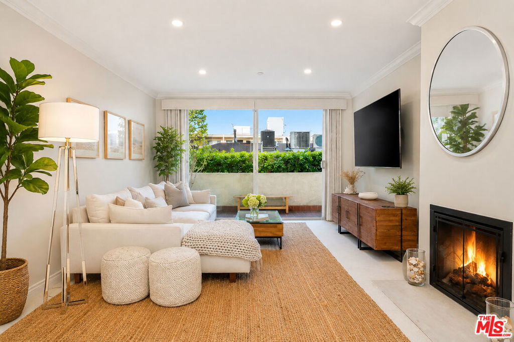 125 Montana Avenue 204, Santa Monica, CA 90403 — photo 1
