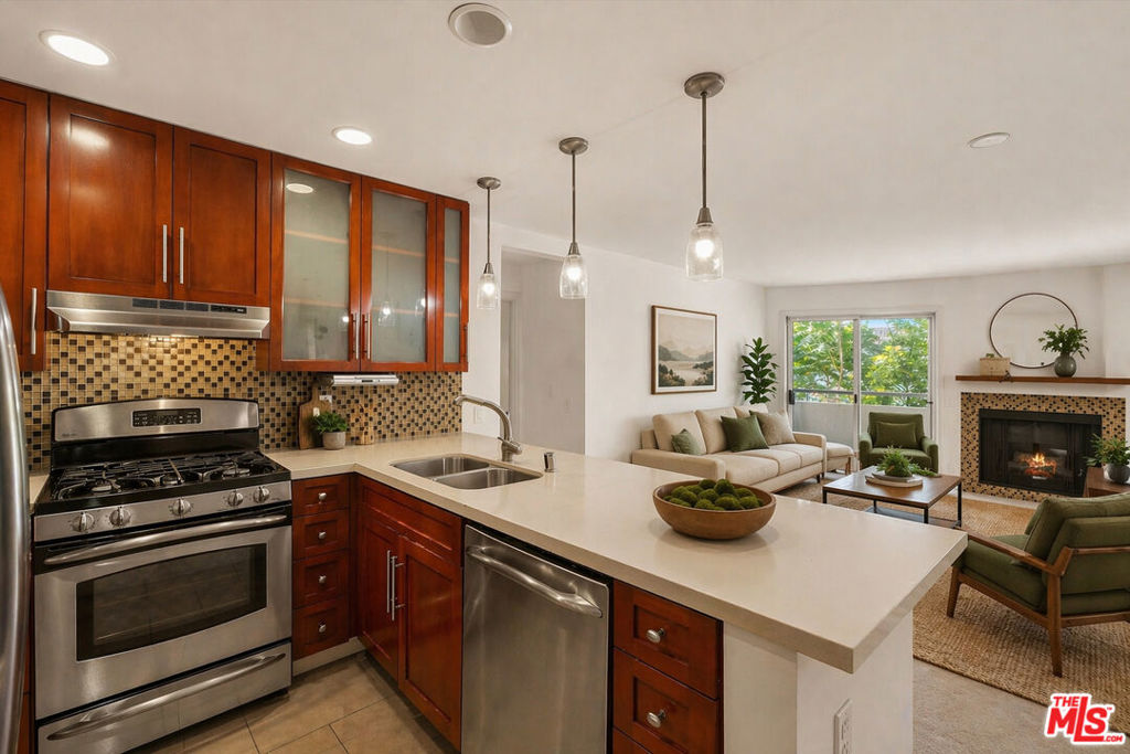 4702 Fulton Avenue 202, Sherman Oaks, CA 91423 — photo 1
