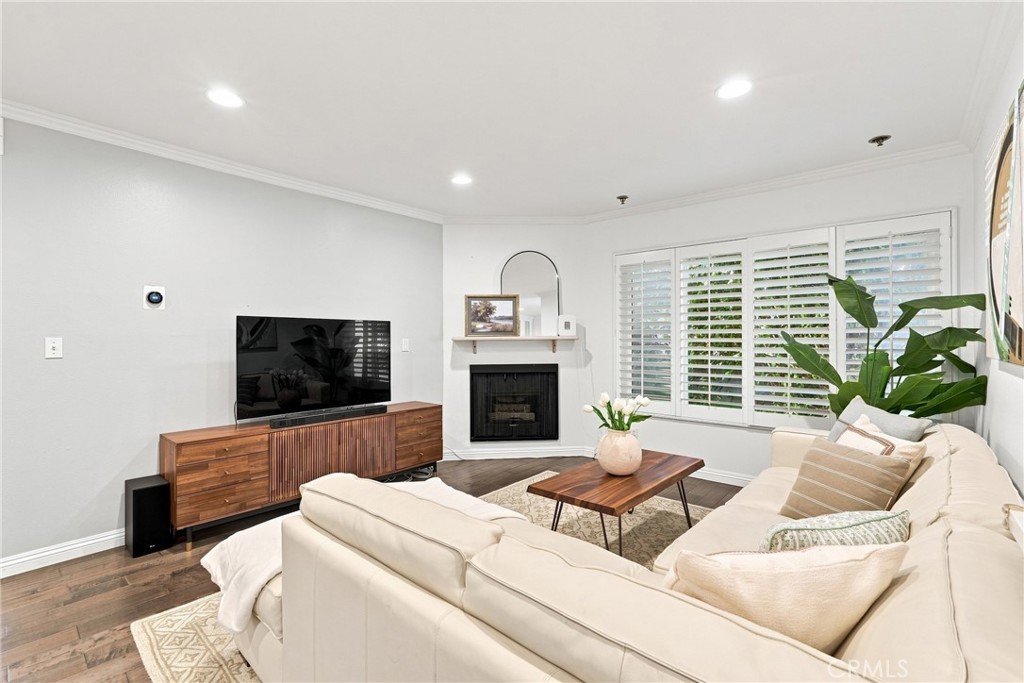 1827 Greenfield Avenue 105, Los Angeles, CA 90025 — photo 1