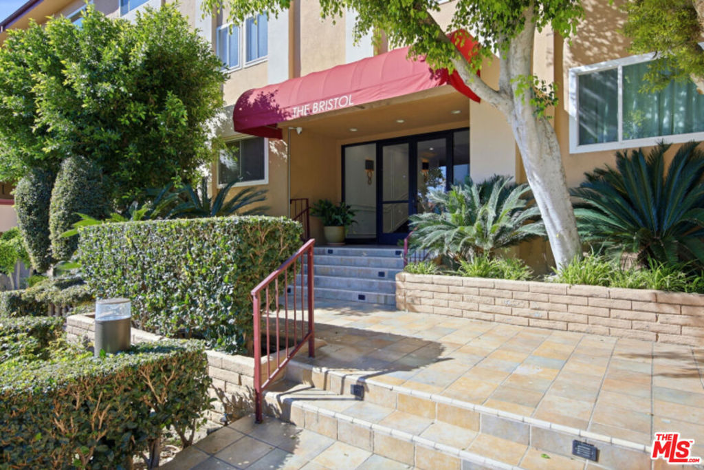 1121 N Olive Drive 302, West Hollywood, CA 90069 — photo 1