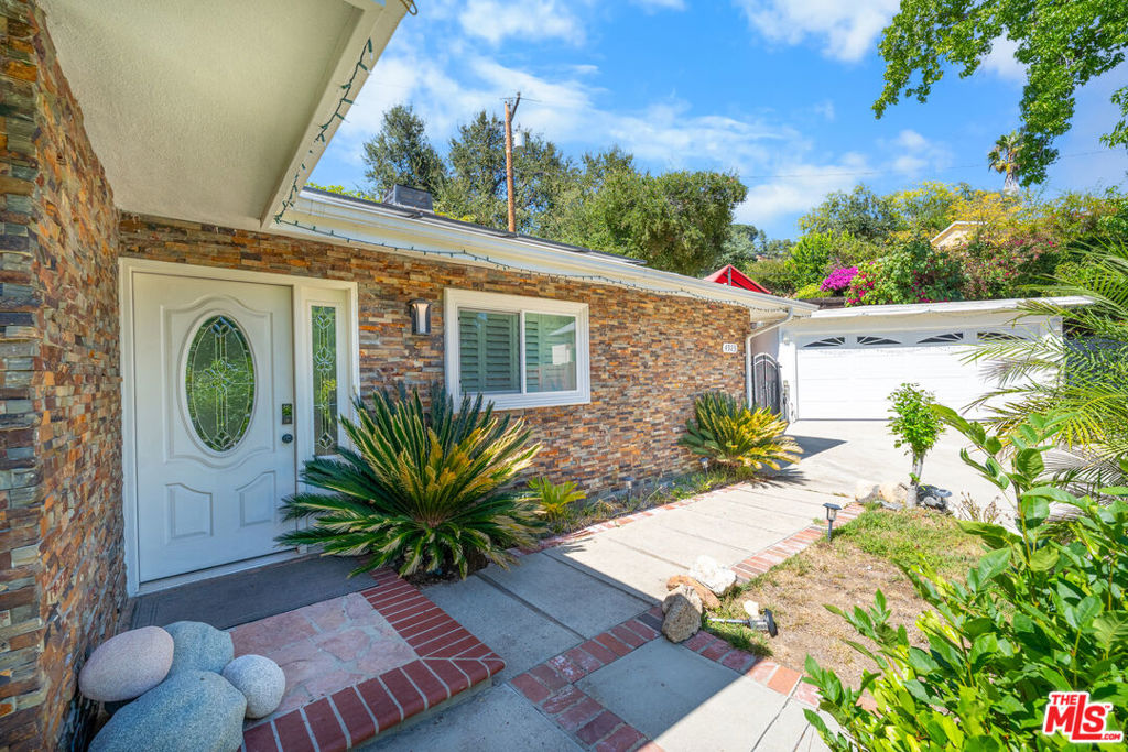 4923 Burgoyne Lane, La Canada Flintridge, CA 91011 — photo 1