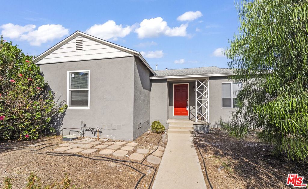 8102 Norwich Avenue, Los Angeles, CA 91402 — photo 1