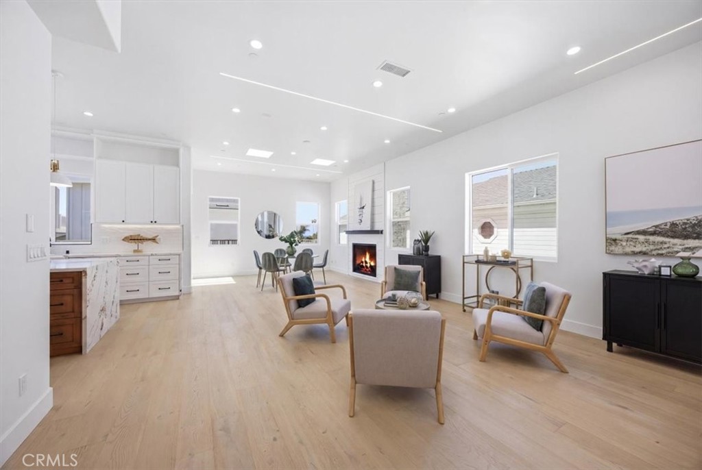 617 N Irena Avenue B, Redondo Beach, CA 90277 — photo 1