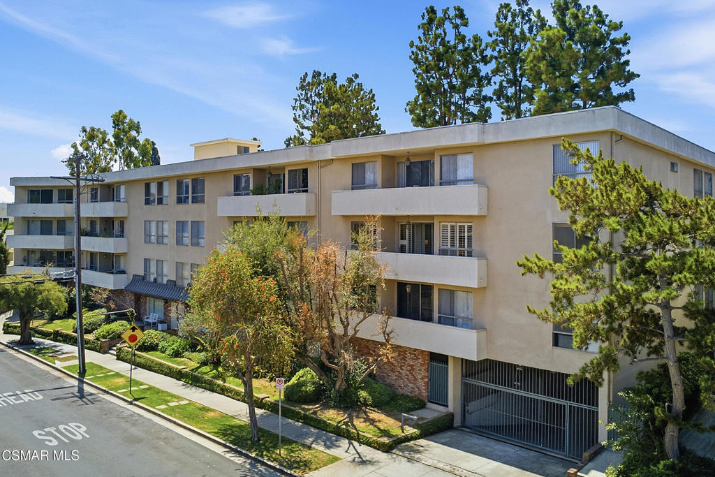 10650 Holman Avenue 202, Los Angeles, CA 90024 — photo 1