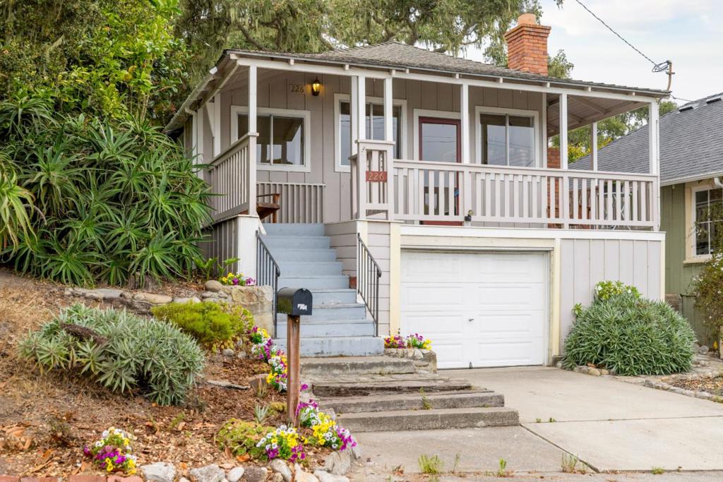226 Walnut Street, Pacific Grove, CA 93950 — photo 1