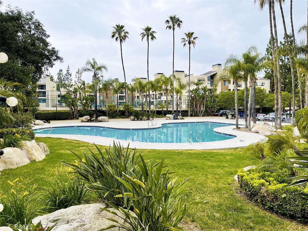 5500 Owensmouth 218, Woodland Hills, CA 91367 — photo 1