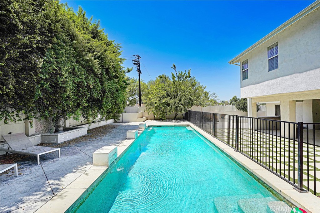 22450 Collins, Woodland Hills, CA 91367 — photo 1