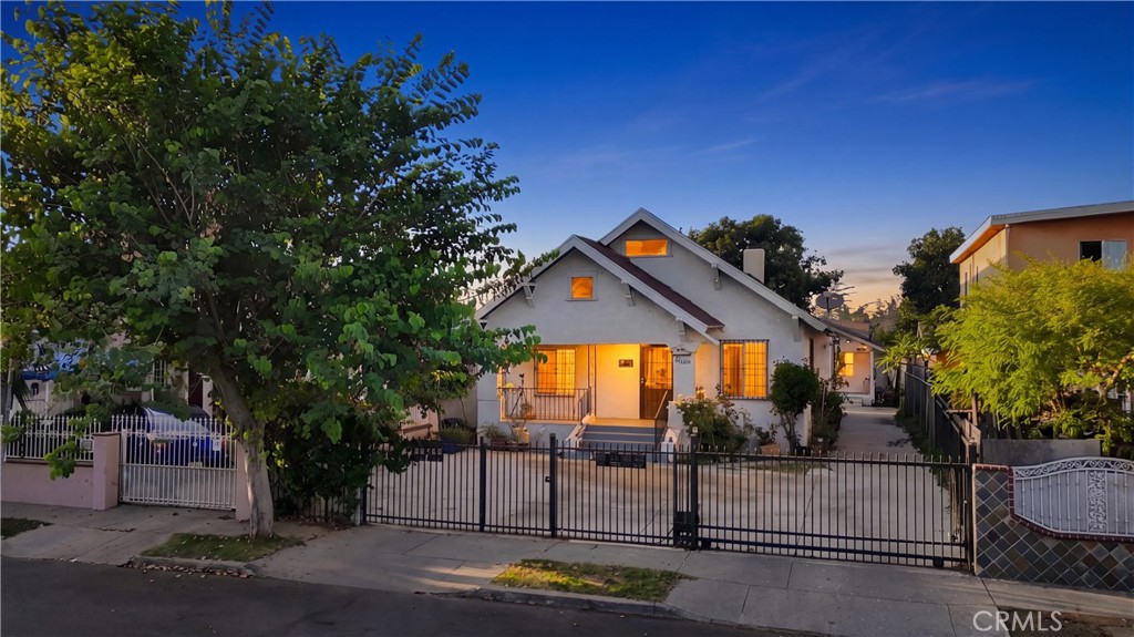 433 W 55th, Los Angeles, CA 90037 — photo 1