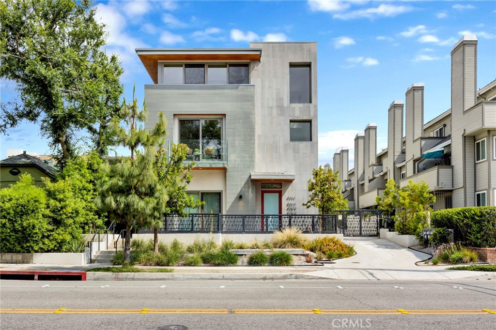 943 E California Boulevard 2, Pasadena, CA 91106 — photo 1