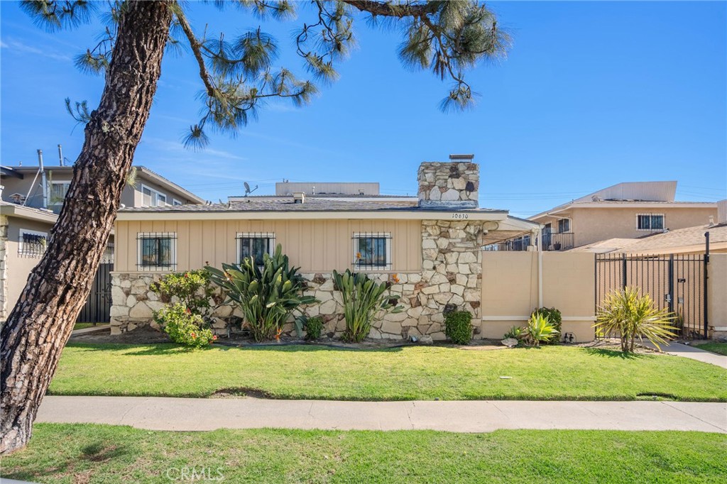 10632 Crenshaw Blvd, Inglewood, CA 90303 — photo 1