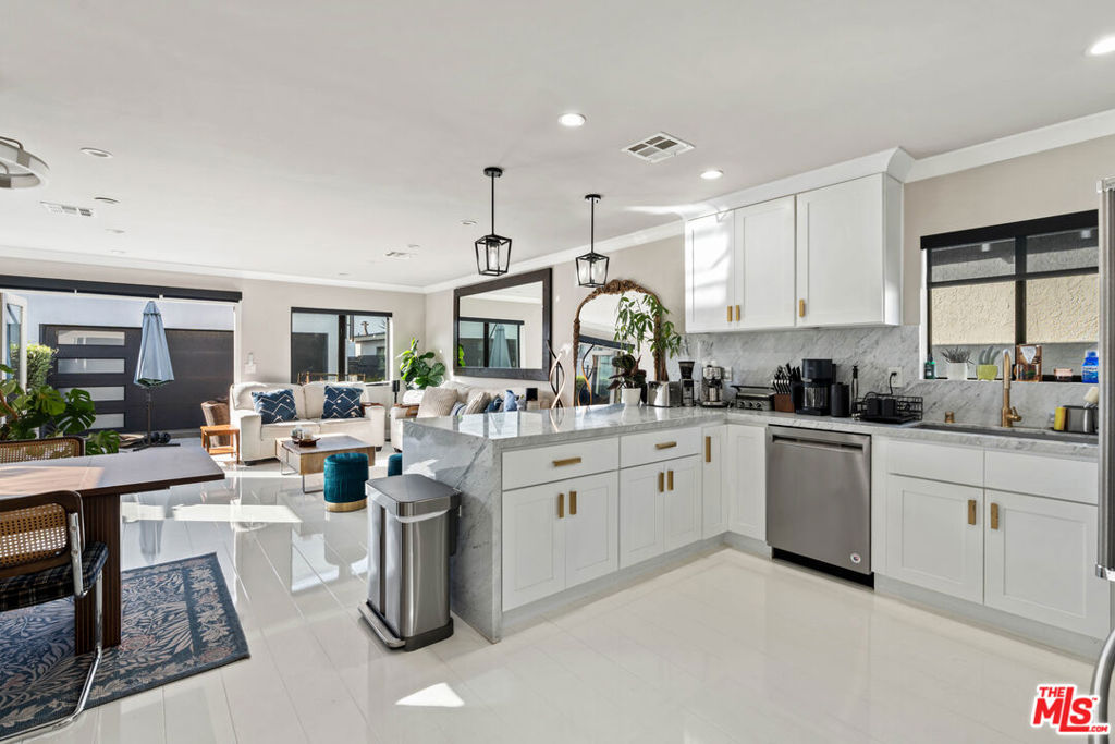 801 Howard Street, Los Angeles, CA 90292 — photo 1