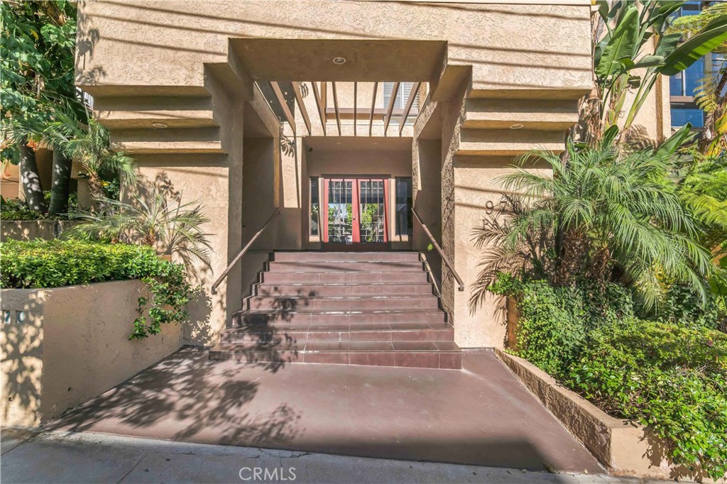 970 Palm Avenue 200, West Hollywood, CA 90069 — photo 1