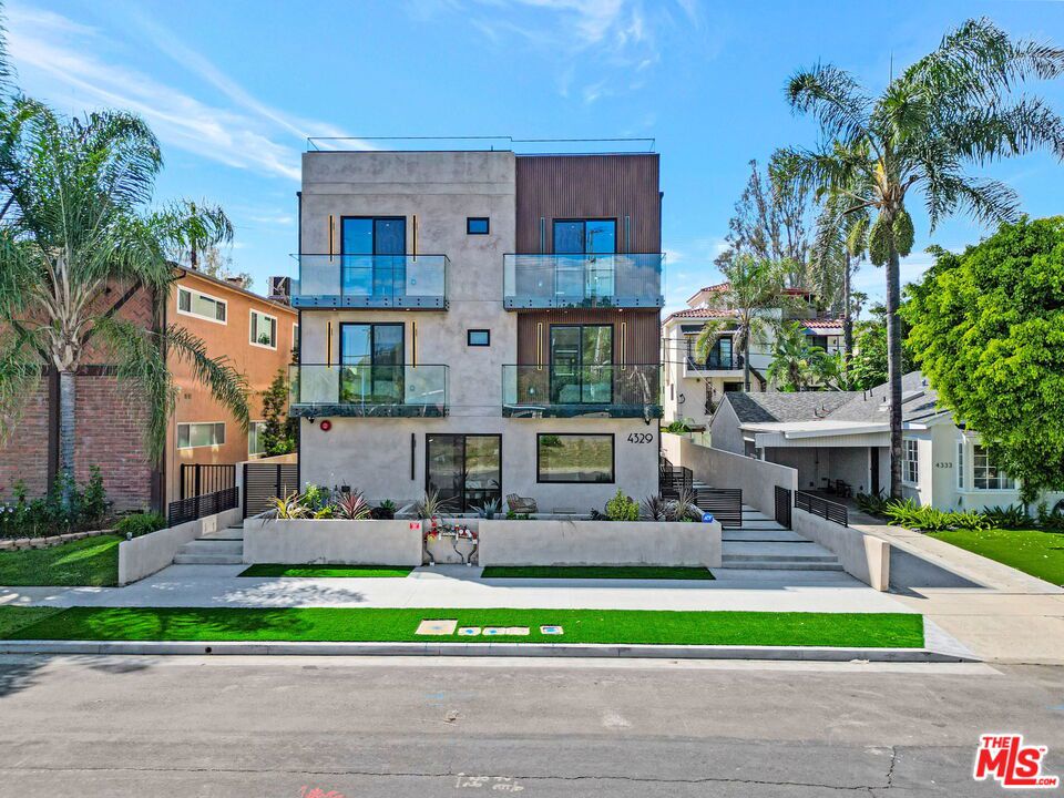 4329 Radford Avenue 2, Studio City, CA 91604 — photo 1